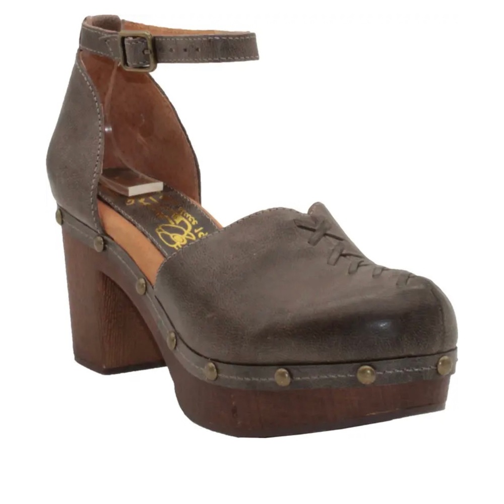 NWOT Sbicca Donerail clogs size 9